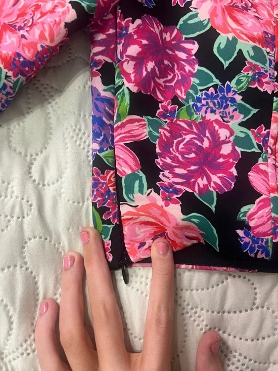 Zara Floral V-Neck Crop Top! With puff sleeves. Medium - Picture 4 of 6